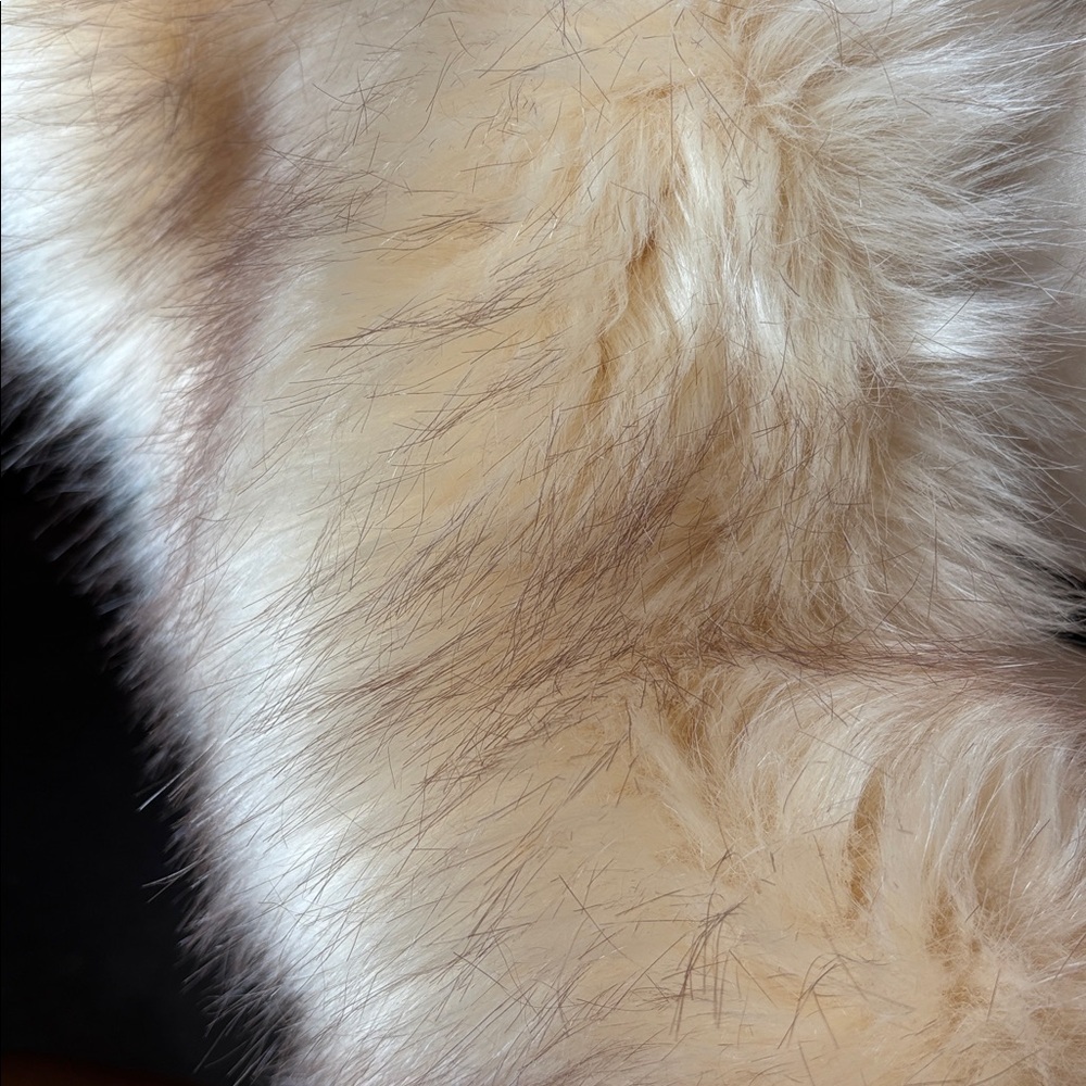Unbranded faux fur wrap with lining one tail tucks thru the other OS - Picture 5 of 5